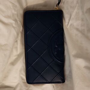 NWT Tory Burch Fleming soft zip continental wallet in Navy Day